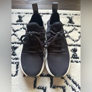 On Cloud/Running “Cloudeasy” Sneaker